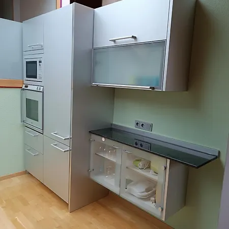 Apartment Farbenfroh Monteurzimmer Garten Wlan 3sz 120qm