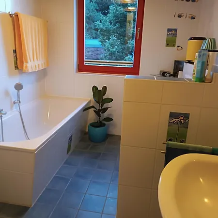 Farbenfroh Monteurzimmer Garten Wlan 3sz 120qm